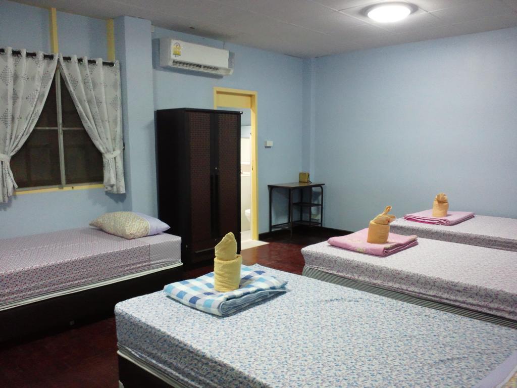 Nalin Guesthouse Чиангмай Стая снимка