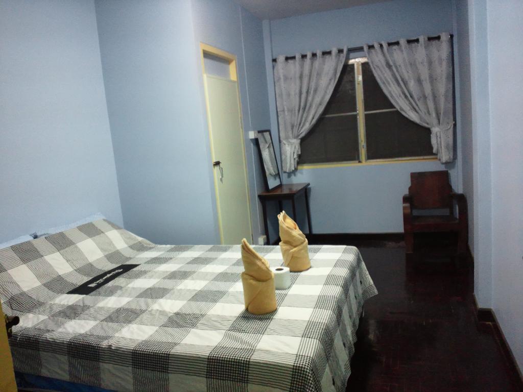 Nalin Guesthouse Чиангмай Стая снимка