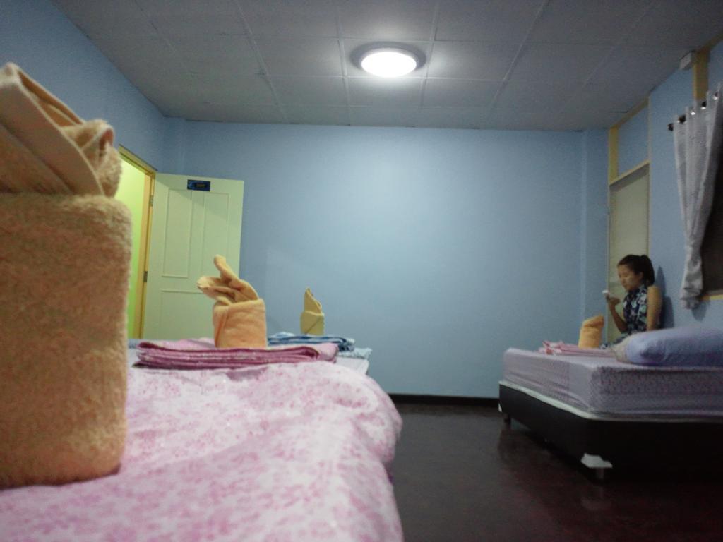 Nalin Guesthouse Чиангмай Стая снимка