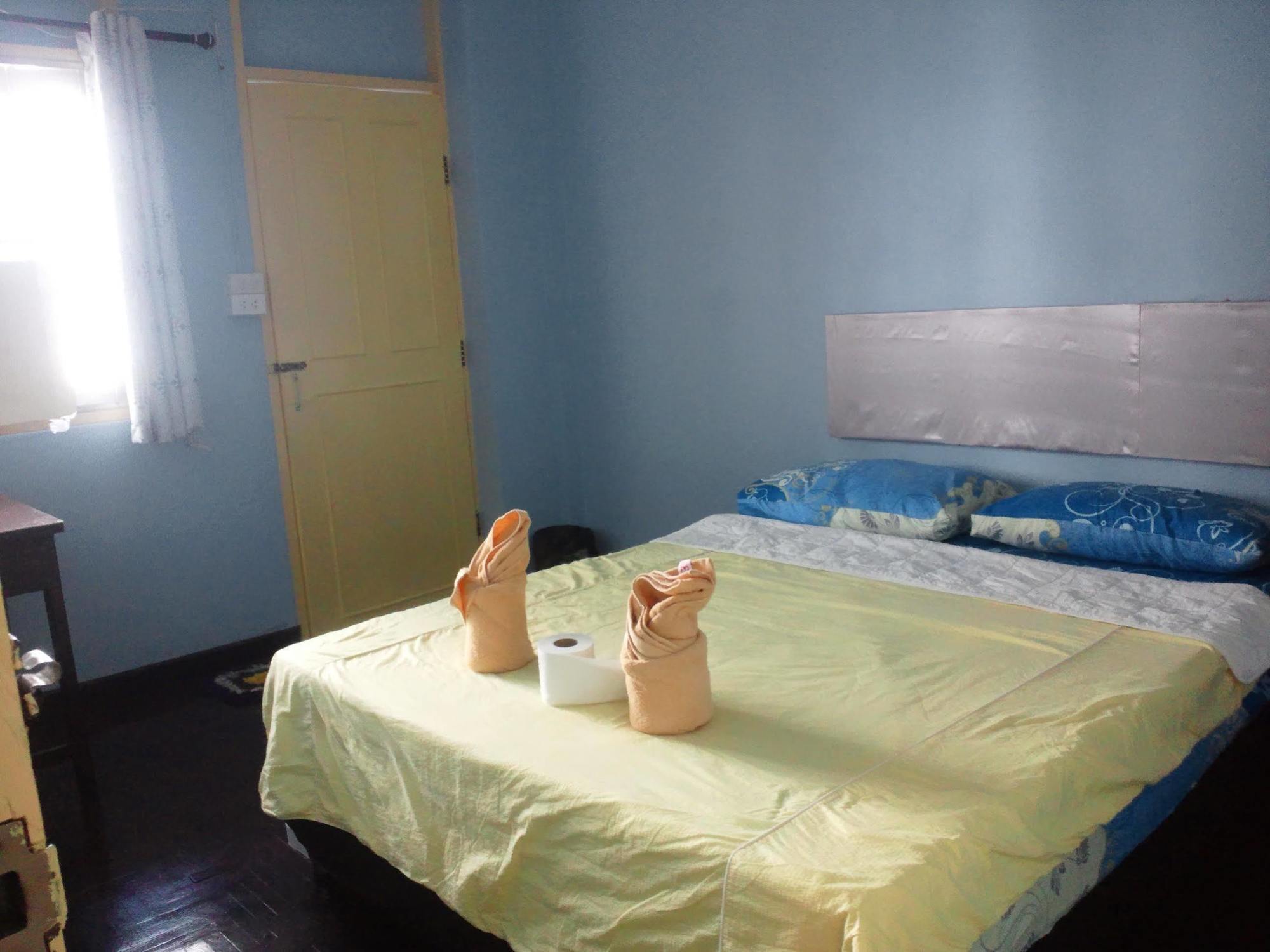 Nalin Guesthouse Чиангмай Екстериор снимка
