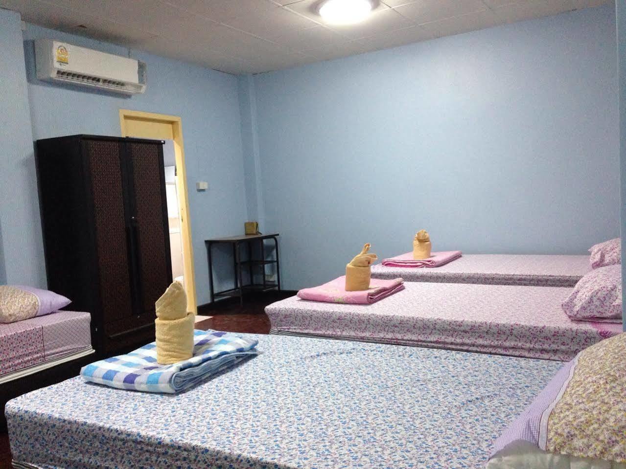 Nalin Guesthouse Чиангмай Екстериор снимка